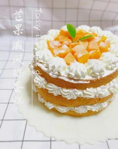 水果干生日蛋糕做法_干果切碎浸泡，打发黄油加料，烘烤风味佳