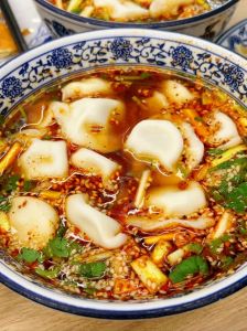 韭黄牛肉饺子馅的做法_韭黄牛肉饺子馅，鲜香可口，独特汤汁！