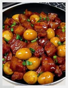 鸡蛋红烧肉的家常做法_肉香蛋嫩家常味