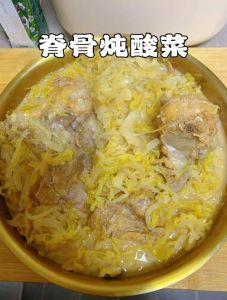 酸菜排骨的做法最简单_清洗焯煮加调料，酸甜可口家常菜