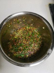 正宗芹菜猪肉馅做法_芹菜猪肉馅这样做香绝！超简单调馅技巧分享