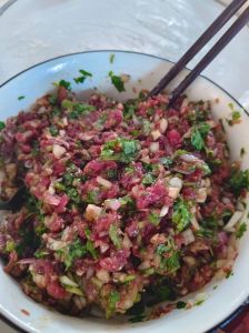 蒜黄牛肉饺子馅的做法_牛肉馅蒜黄饺子 清新伏天美味