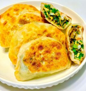 发面韭菜盒子的做法家常_韭菜盒子，发面肉馅，外酥里嫩