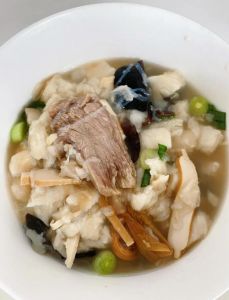 自制泡馍的做法_泡馍制作细节多，火候馍块汤料都讲究