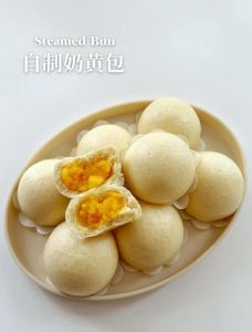 奶香包的做法_面团加馅二次发，烤制或蒸出蛋奶香
