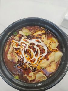 老式砂锅麻辣烫做法_高汤香料炒底料