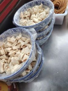 家常泡馍的做法_在家做西安泡馍，选肉熬汤发馍是关键