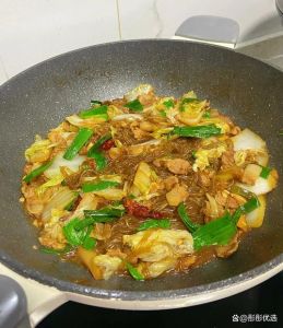 猪肉炖白菜的步骤_猪肉白菜家常菜，简单美味做法分享