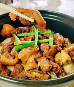 广东顺德焖羊肉的做法_锁香去腥，酥烂美味