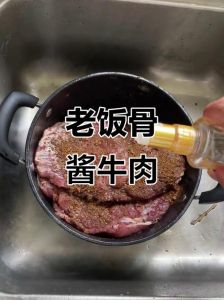 老饭骨蚝油牛肉的做法_鲜香入味，教你选好蚝油！