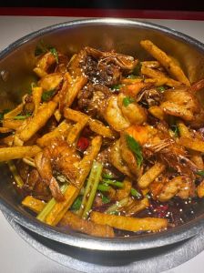 薯条大虾的家常做法_香脆薯条鲜虾酱汁家常菜