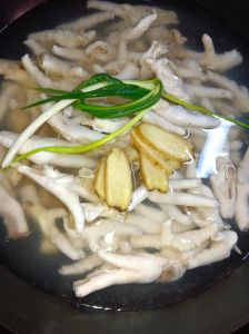 鸡爪煮10分钟能熟吗_冷水慢煮，10分初步熟，20分软烂可口