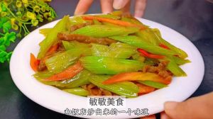 芹菜焯水后炒几分钟_芹菜炒着吃，焯水去草酸，这样更脆