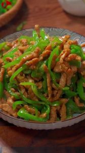 青椒肉丝用的是什么青椒_青椒肉丝怎么选青椒？