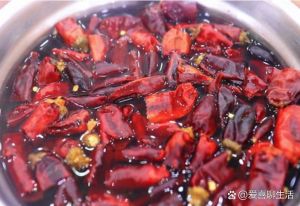 怎么激发干辣椒的辣味_辣椒温水姜蒜油 炒菜猛火调味鲜