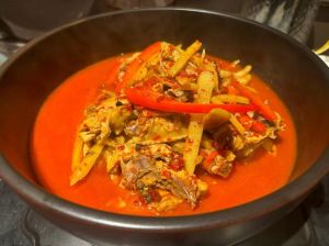 东安鸡是什么菜系_湖南名菜，酸辣鲜香，非遗国宴菜