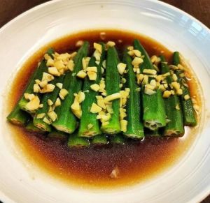 秋葵能切开焯水吗_秋葵整根焯水下锅，营养不流失，口感更佳！