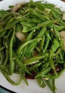 扁豆丝怎么切_脆嫩可口，简单易学！