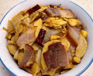冬笋的最佳配菜_快炒锁脆爽，慢炖排骨香，冬笋做法多！