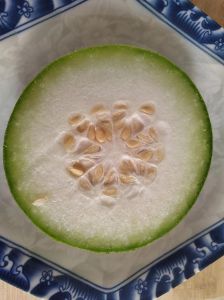 冬瓜汤冬瓜要去皮吗_冬瓜煲汤要不要去皮？营养口感的选择题