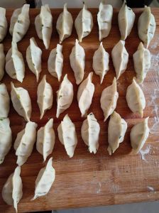 荠菜要焯水吗包饺子_焯水去涩保绿，不焯鲜嫩营养全