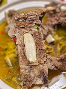 牛肋巴骨是牛的哪个部位_带骨肉，炖煮烧烤皆美味！