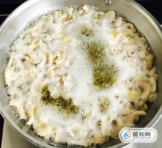 榆黄蘑包饺子用焯水吗_野生榆黄蘑与小黄蘑对比及烹饪方法