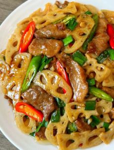 莲藕炒肉要不要焯水_莲藕炒肉焯水吗？做法看这里！