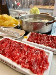 牛肉火锅什么肉最嫩_自制鲜牛骨汤火锅，暖心暖胃过瘾！