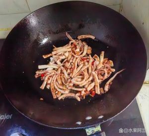 鱿鱼正确的焯水方法_家常爆炒鱿鱼，鲜嫩美味做法