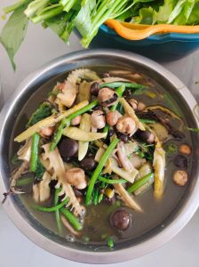 蘑菇饺子蘑菇用焯水吗_香菇焯水去味增鲜，做饺子好搭档！