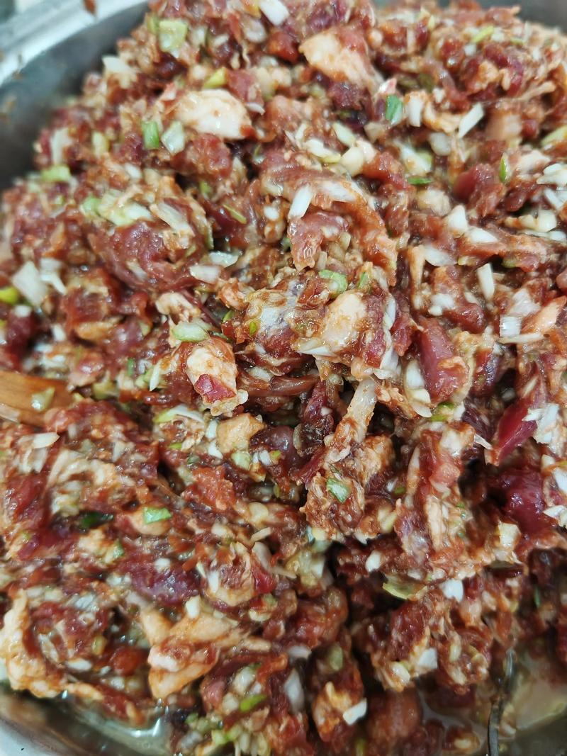 驴肉馅水饺馅用打水吗_肥瘦相间，鲜香多汁，秘诀在此！