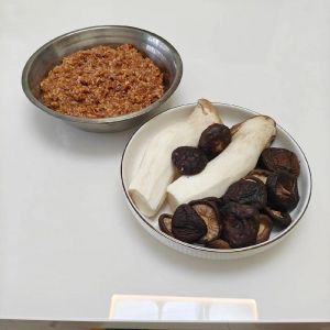 怎样用蘑菇包饺子_鲜嫩小平菇饺子，做法多样营养高