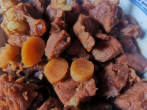 回民牛肉做法大全_选对牛肉炖着香，肥瘦相间味更浓