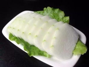 冬瓜切片图解_削冬瓜皮用刀要倾斜，切块炖煮要均匀，切片切丝求一致