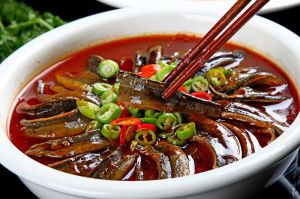 鳝鱼火锅的家常做法_灵魂配菜+正确做法，营养美味！