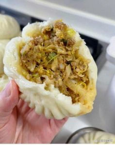 酸菜鲜笋肉包子的家常做法_酸菜鲜笋猪肉包，酸爽脆嫩早餐佳品