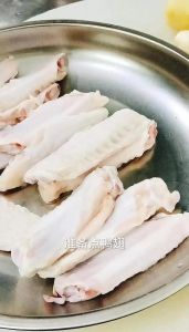 腊翅的家常做法_自制腊鸡翅，香浓可口，做法简单！