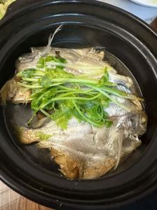 家常平锅鱼的做法_大黄鱼小黄鱼做法大全，清明豆豉酱炖大黄花鱼，家常平锅草鱼技巧