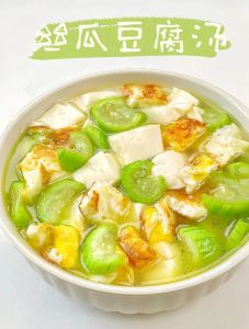 烩豆腐汤的家常做法_暖心烩豆腐汤，豆腐外韧内嫩好滋味！