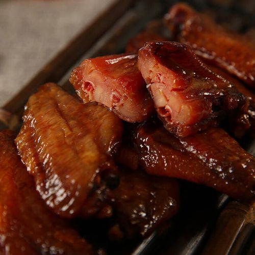 腊翅的做法大全家常_泡水白酒腌鸡翅，酱油盐焗奥尔良，多口味风干冷藏！