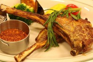 焗羊排正确方法_焗羊排香料配，火候蔬菜酱汁全