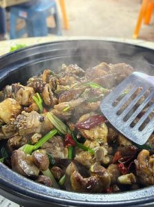 炖鸡子火锅的家常做法_金黄腊鸡汤，鲜美下饭，涮火锅绝配！