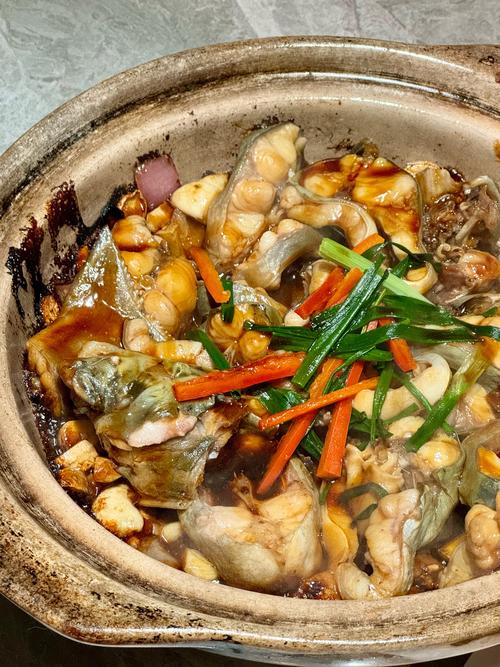 小鱼煲家常做法_家常小鱼煲，鲜美又下饭！