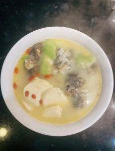 杂鱼煲家常做法_鲜鱼煲，香辣入味，简单美味！