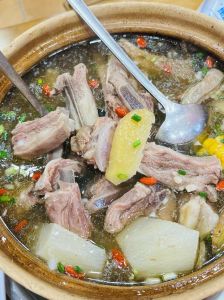 羊排火锅的家常做法_清汤羊排火锅，不上火易消化，暖心暖身，全家共享美味