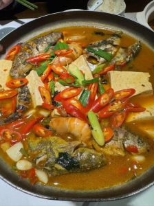 正宗杂鱼锅的做法_家常杂鱼锅，鲜美下饭！