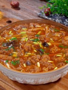 炖酥肉汤的家常做法_酥肉汤做法详解，在家轻松做美味