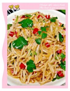 凉拌萝卜丝做法_凉拌萝卜丝，爽脆开胃，简单美味！