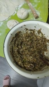 腌制雪菜馅包子做法_雪菜肉包，咸香可口易制作